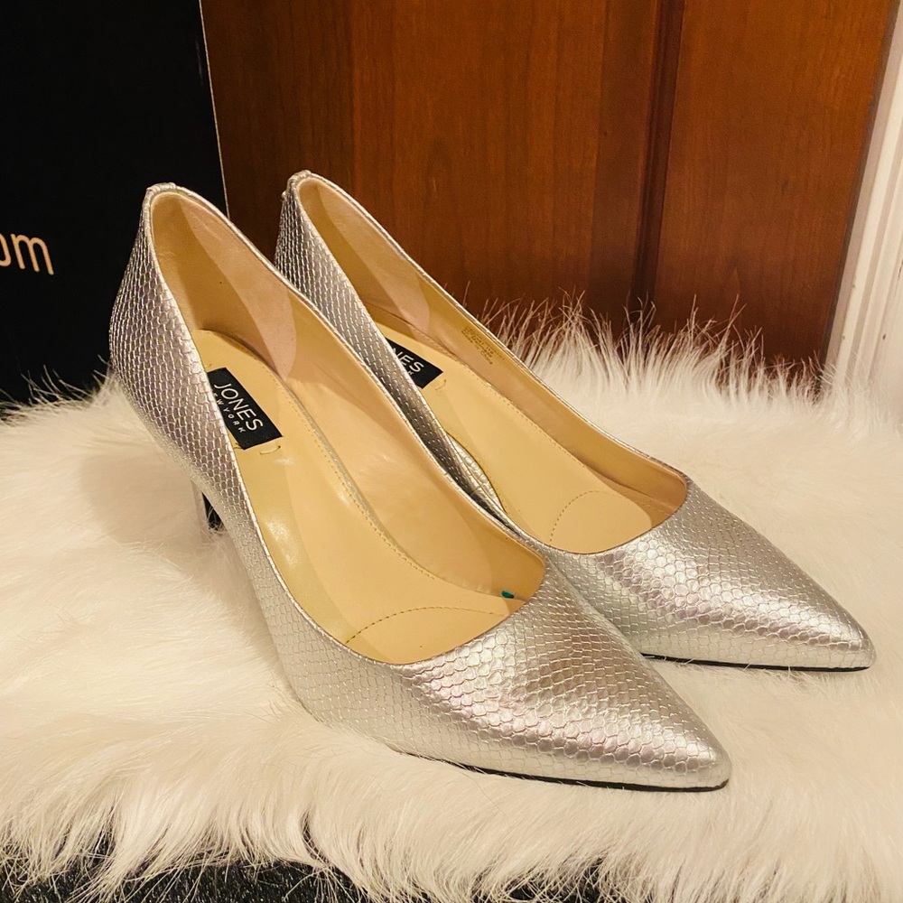 Jones New York Silver Pumps Sz. 10 - Picture 2 of 5